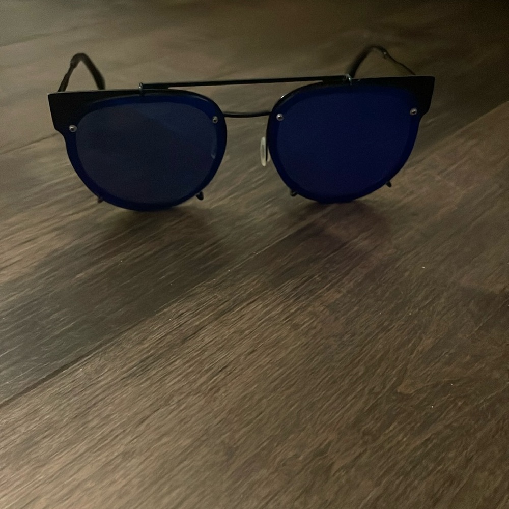 Vera wang shades blue mirror:)💗😎